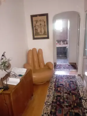 Persoană fizică vând apartament cu 3 camere decomandate zona Alexandru cel Bun etajul 2 10 