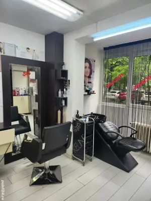 închiriez post de coafor ,frizerie si manichiura