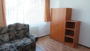 Închiriez apartament 
