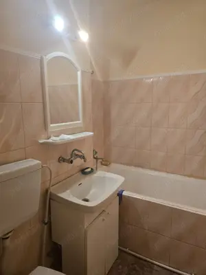 Apartament 2 camere etaj 3 4 Bld. Independentei colt cu str. Scolilor