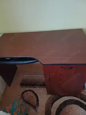 Vând birou puțin folosit