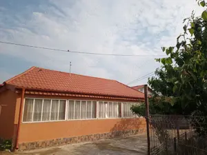 case și grădină de vânzare