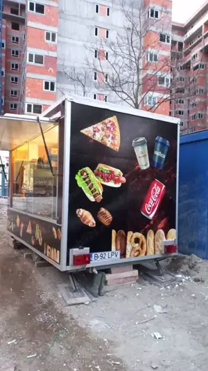 Vând rulota comerciala