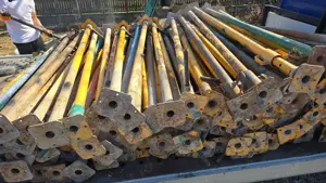 Schela, popi metalici  - imagine 2