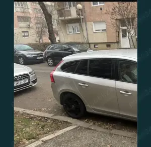 Volvo  an de fabricație 2012 - imagine 4