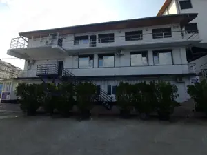 Spatiu comercial renovat si amenajat pentru a fi folosit ca o clinica medicala