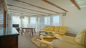 Vila superba de inchiriat, cu decor pitoresc, cuptor paine, 1000mp teren