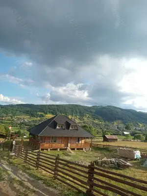 Vând casă rustica in stil Bucovinean