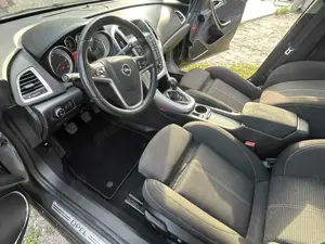 Vând Opel Astra J, stare ireprosabilă de funcționare, întreținută impecabil.  Fabricat 03.2010 Motor - imagine 4