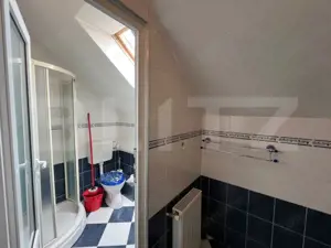 Casa de vanzare, cu 2 camere, zona cu vad comercial.  - imagine 11