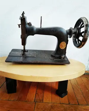 Veche masina de cusut Singer decor,model mic deosebit