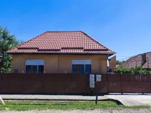 Casa pe un nivel renovata,curte individuala teren 780mp