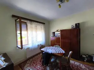 Casa pe un nivel renovata,curte individuala teren 780mp - imagine 6