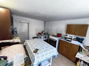 Casa pe un nivel renovata,curte individuala teren 780mp - imagine 11
