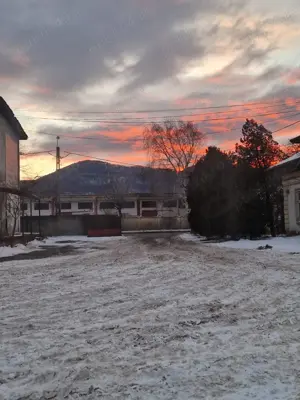 Închiriez spații depozitare și comerciale 