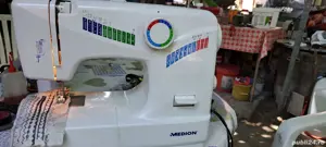 Vînd mașina de cusut. 