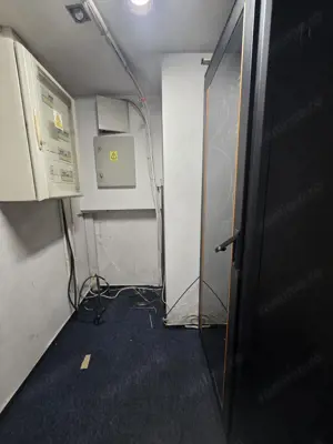 Piata Romana 89 mp Trafic intens pietonal - imagine 3