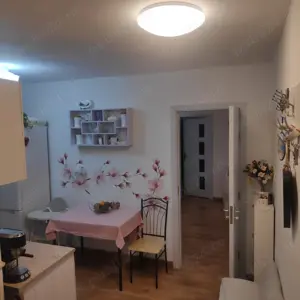 Vând apartament 3 camere  - imagine 2 Vând apartament 3 camere  - imagine 2