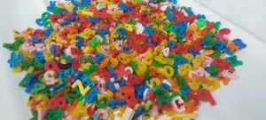 Litere din plastic cu magnet pentru copiii