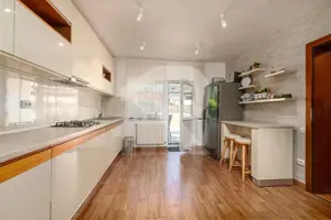 Vilă de vânzare în Bușteni – 8 dormitoare, vedere directă spre Crucea Caraiman! - imagine 13