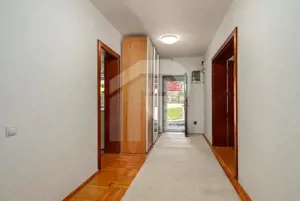 Vilă de vânzare în Bușteni – 8 dormitoare, vedere directă spre Crucea Caraiman! - imagine 15