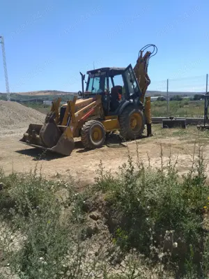 Închiriez,efectuez lucrări cu buldoexcavatorul