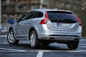 Volvo V60 Cross Country 2.0 D3   2018  Euro 6 - imagine 2