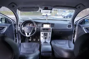 Volvo V60 Cross Country 2.0 D3   2018  Euro 6 - imagine 4