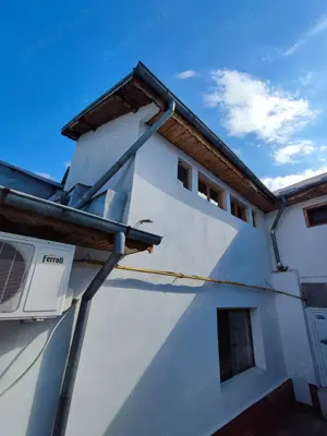 Casă  P+1 cu spatiu comercial stradal si 4 unități locative separate Buzau-str. Patriei 