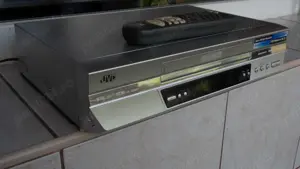 Video JVC hr-s5970 recorder,6 head S-VHS ET,Hi-Fi,telecomanda+cadou  - imagine 3