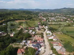 Casa de vacanta, de vanzare, cu 4 camere, 165 mp, zona Vulcana Pandele - imagine 8