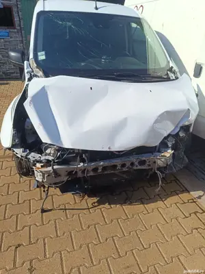 Vând Ford transit Connect euro 5 motor 1,5 diesel, 5 locuri  - imagine 2