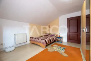 Casa de vanzare cu 4 dormitoare 2 bai si pivinita in Selimbar - imagine 5