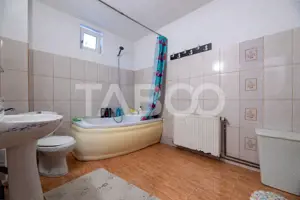 Casa de vanzare cu 4 dormitoare 2 bai si pivinita in Selimbar - imagine 13