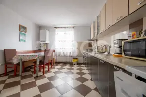 Casa de vanzare cu 4 dormitoare 2 bai si pivinita in Selimbar - imagine 10