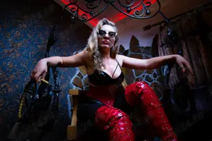 Dominare Profesionala - Primul Castel BDSM din lume - Singura Dominatoare Profesionista din Ardeal