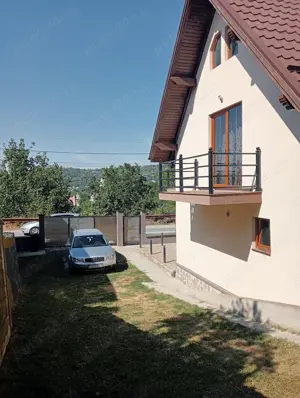 Vând casă -vila la Comarnic cu toate utilitățile necesare. - imagine 3