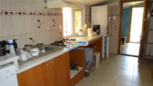 Curtesti, Botosani , Teren generos cu casa si anexa! - imagine 2