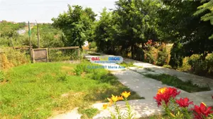 Curtesti, Botosani , Teren generos cu casa si anexa! - imagine 9