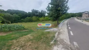 Teren intravilan 1734 mp. Ipotesti langa padure si lac!