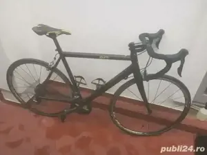 Vând bicicletă cursieră Radon Ignite