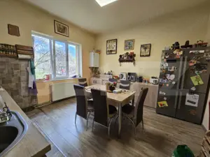 Apartament in casa 100 mp, 3 camere, teren 260mp, zona Dambul Rotund