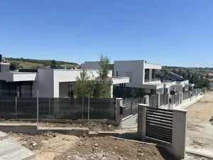 Eleganta si spatiu intr-un cadru natural  - vile noi aproape de centrul orasului - imagine 13