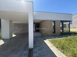 Eleganta si spatiu intr-un cadru natural  - vile noi aproape de centrul orasului - imagine 2