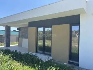 Eleganta si spatiu intr-un cadru natural  - vile noi aproape de centrul orasului - imagine 7