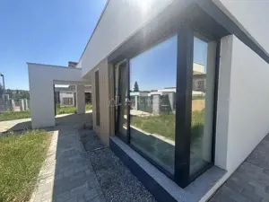 Eleganta si spatiu intr-un cadru natural  - vile noi aproape de centrul orasului - imagine 8