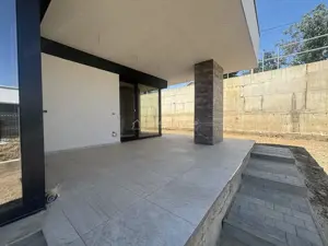 Eleganta si spatiu intr-un cadru natural  - vile noi aproape de centrul orasului - imagine 5