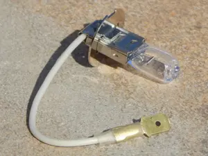 Bec auto halogen H3 Teslamp 55 W Pk 22s 12 V fab Cehia cu ambalaj - imagine 6