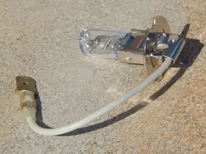 Bec auto halogen H3 Teslamp 55 W Pk 22s 12 V fab Cehia cu ambalaj - imagine 5