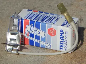 Bec auto halogen H3 Teslamp 55 W Pk 22s 12 V fab Cehia cu ambalaj - imagine 2